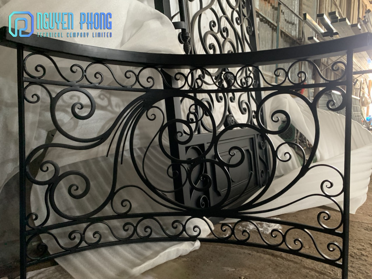 Wrought-iron-balcony-railing-1.jpg