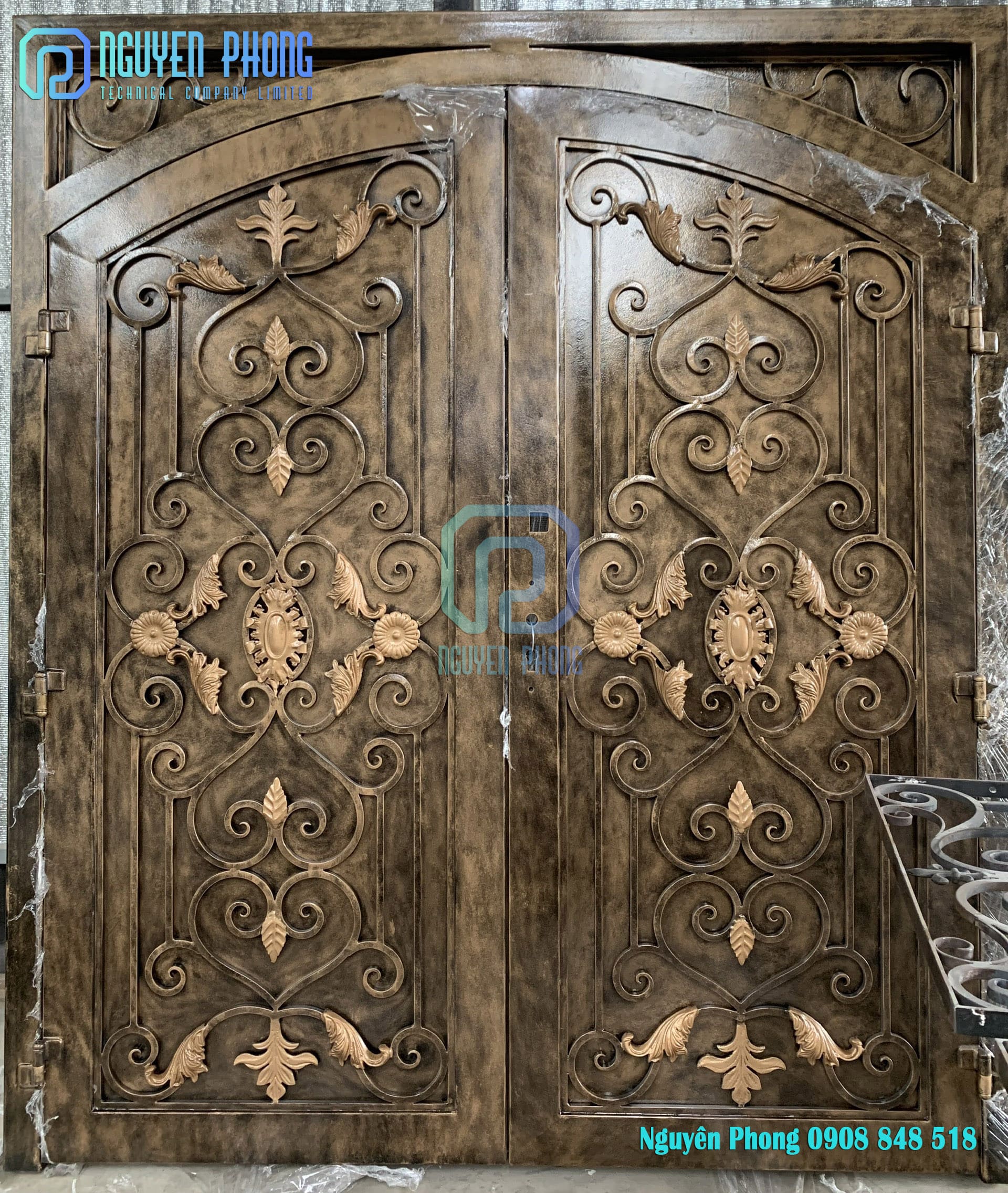 doouble-iron-door-wholesale-door-custom-door-manufacturer-3-min.jpg