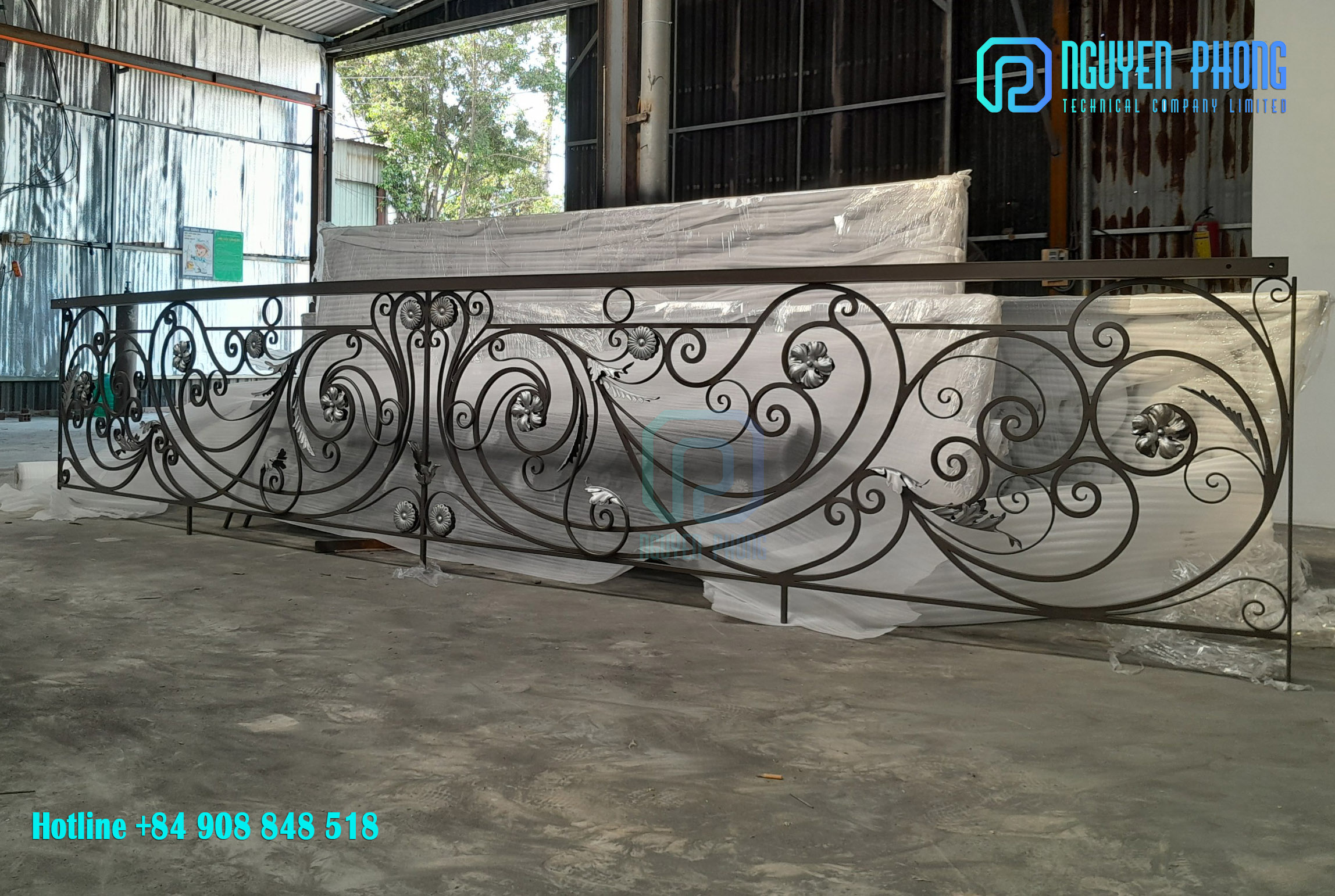 iron-balcony-railing-design-wrought-iron-railing-balcony-grill-designs-vietnam-manufacturer-7.jpg