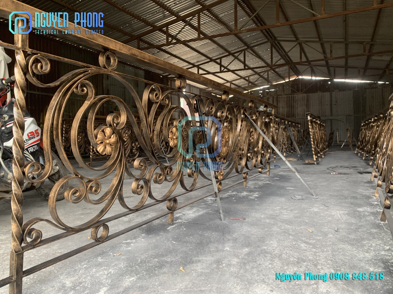 wrought-iron-balcony-railing-manufacture-for-villa.jpg