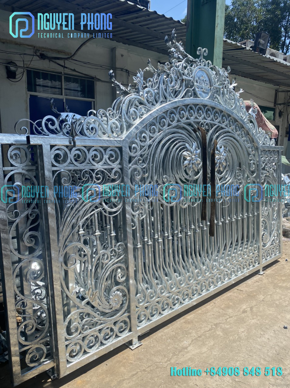 wrought-iron-fence-garden-fence-metal-fence-1.jpg