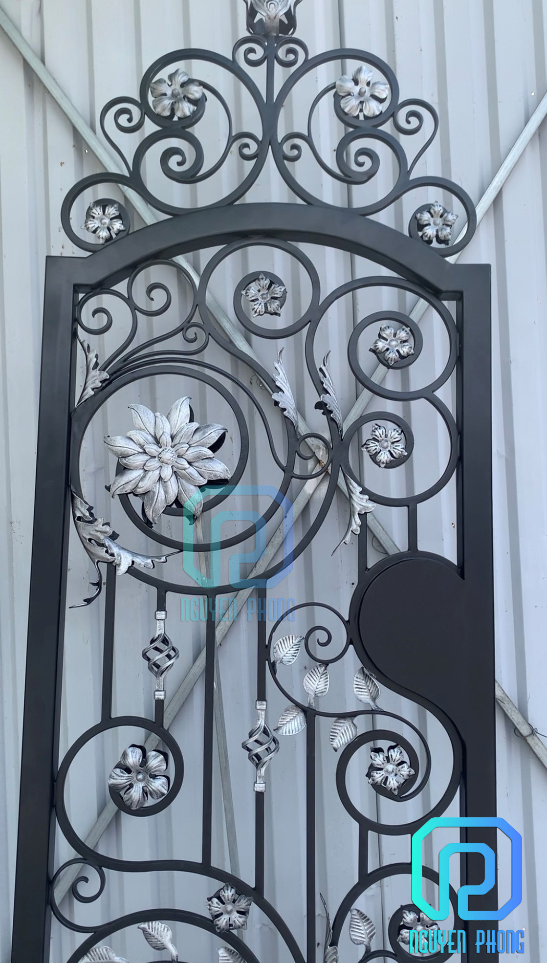 wrought-iron-main-gate-iron-gate-design-dip-hot-galvanization-6544.jpg