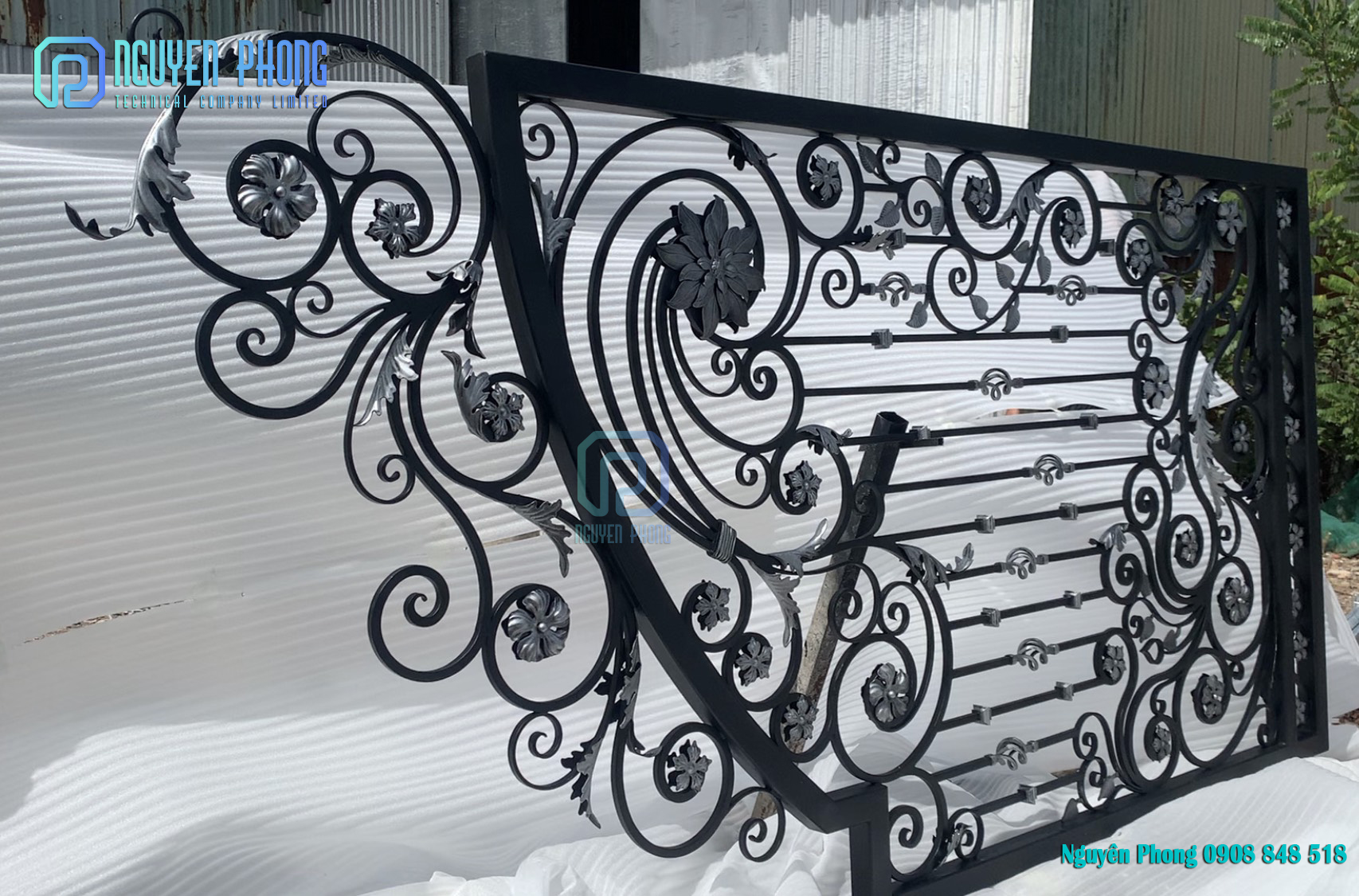 wrought-iron-main-gate-iron-gate-design-dip-hot-galvanization-villa-gate.jpg