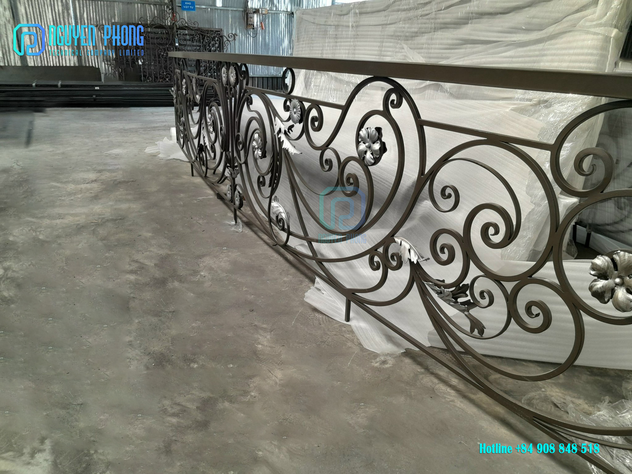 wrought-iron-railing-balconi-railing-balcony-grill-designs-8.jpg