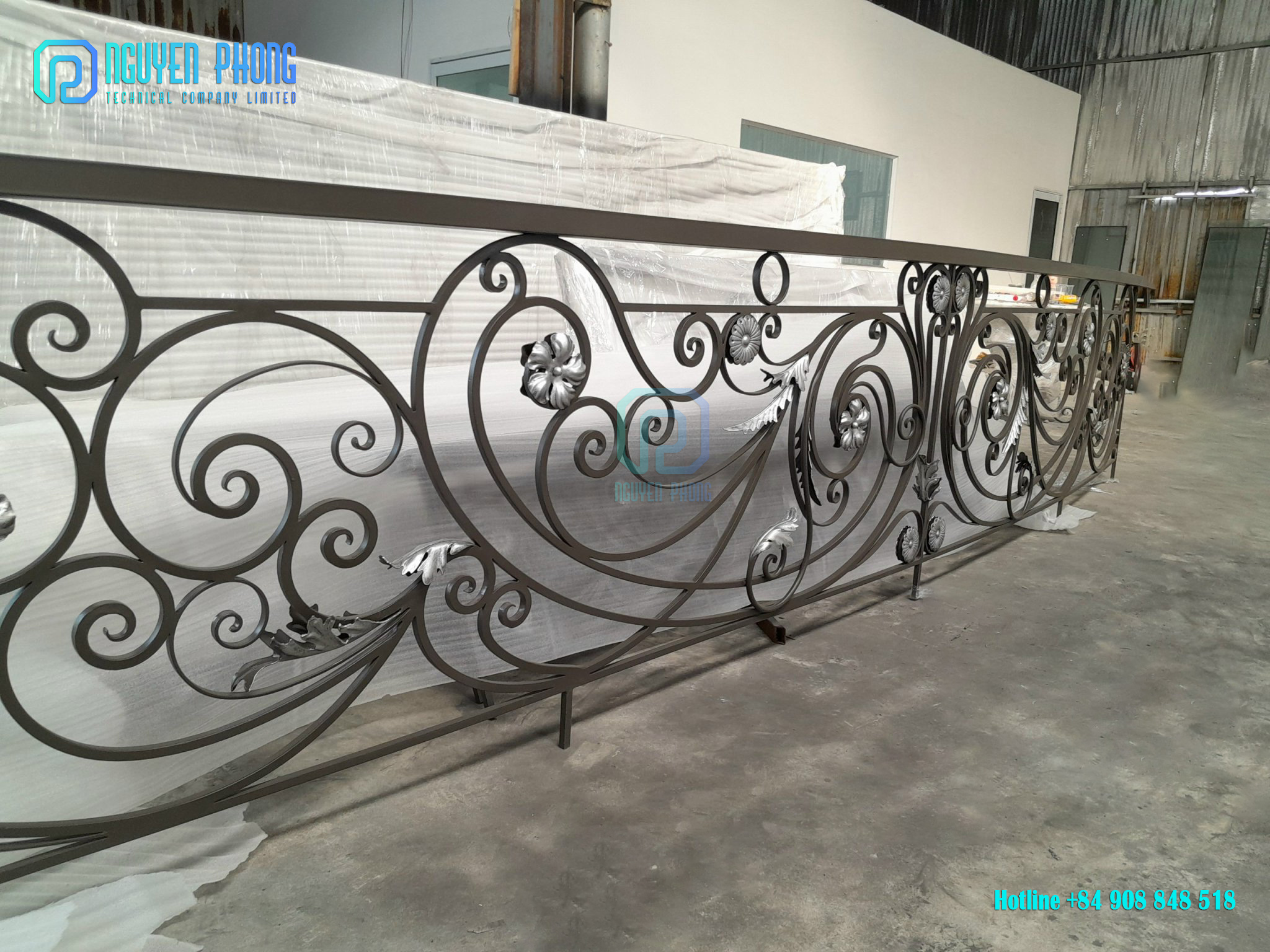 wrought-iron-railing-balconi-railing-balcony-grill-designs-9.jpg
